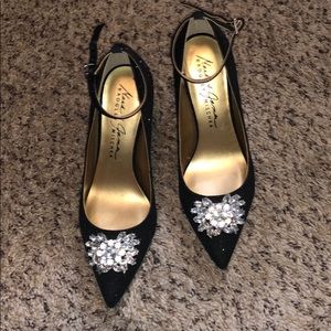 Badgley Mischka Size 6.5 heels